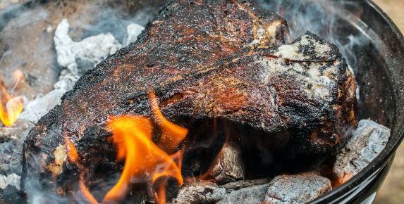 steak-on-charcoal