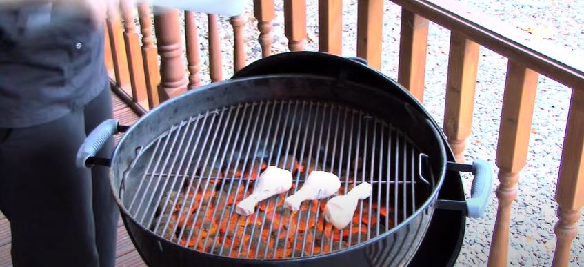 Adjust-The-Position-Of-the-Grill-Grates