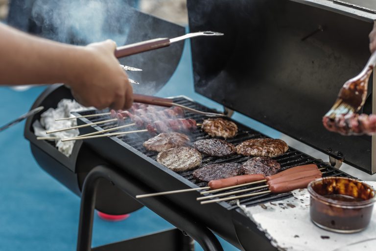 When To Close Lid On Charcoal Grill?